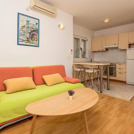 Lovely Apartment In Makarska With Kitchen Exterior photo